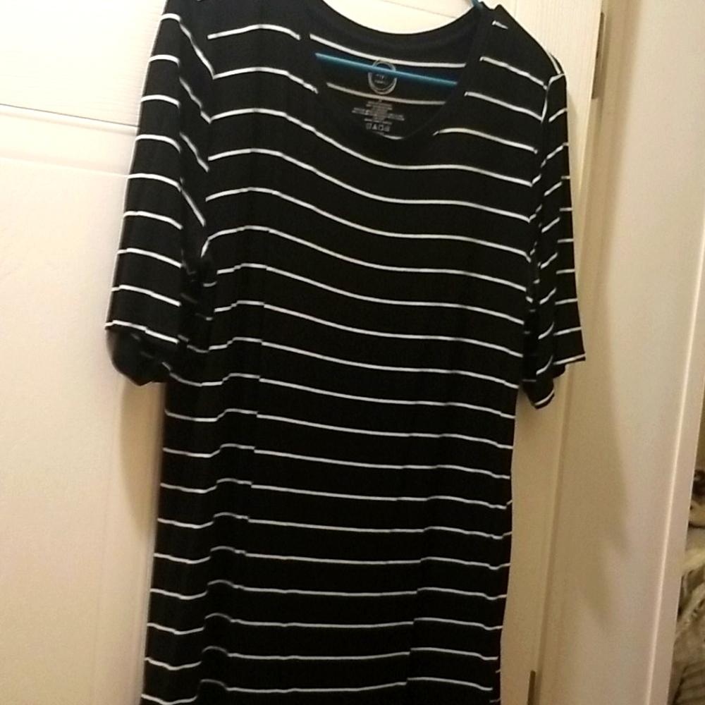 Black and white striped shirt - Picture 1 of 2